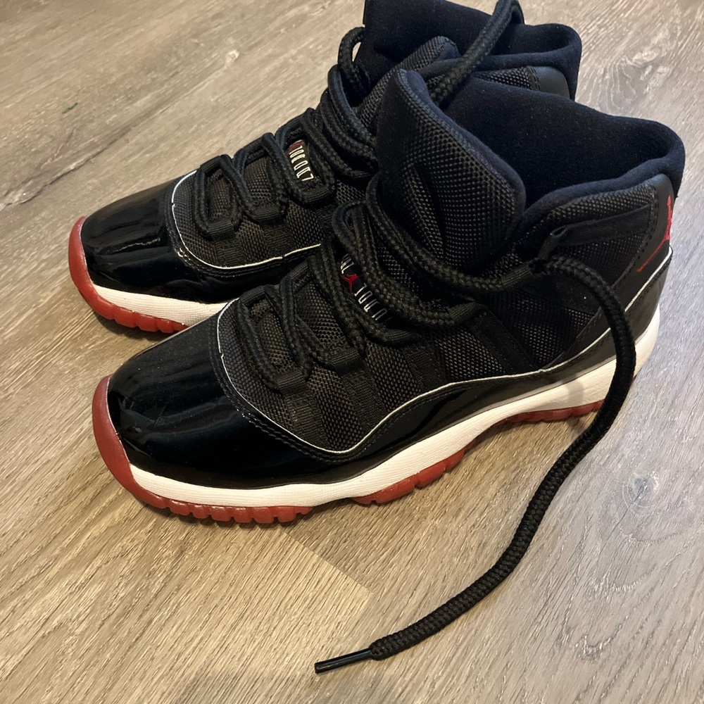 Air Jordan Retro 11s Sise 4Y Kids Black and Red High-Top Sneakers
